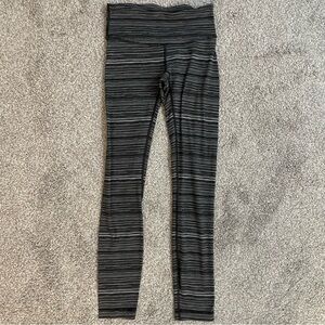Lululemon Wunder Under Women's Size 2 Gray Striped 24x26 Luon Low Rise Leggings
